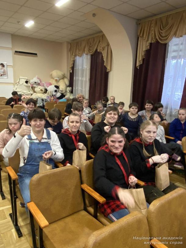 Студенти НАВС подарували атмосферу свята вихованкам Дарницького дитячого будинку-інтернату