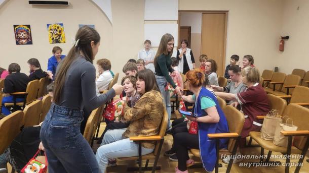 Студенти НАВС подарували атмосферу свята вихованкам Дарницького дитячого будинку-інтернату