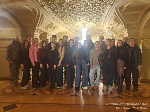 Курсанти й студенти НАВС долучилися до перегляду опери «Запорожець за Дунаєм» у Національній опері України