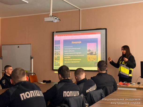 Бінарне заняття з курсантами: принципи скандинавської моделі та «поліції діалогу»