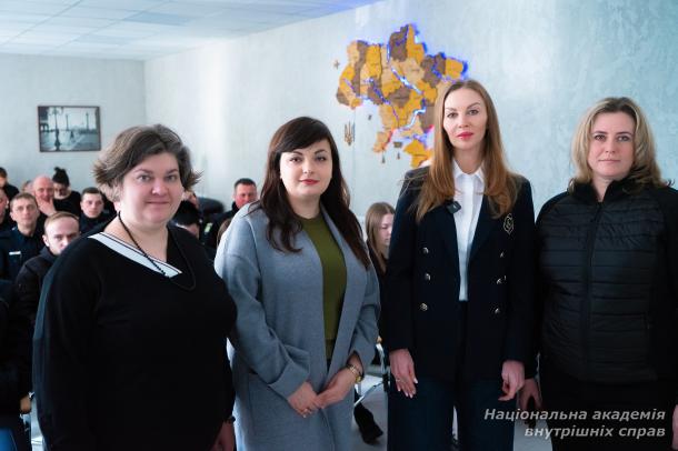 Курсантки НАВС взяли участь у тренінгу з гендерно чутливого спілкування та протидії насильству