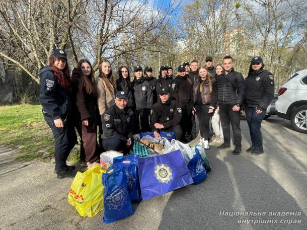 Курсанти НАВС долучилися до підтримки родини захисника в межах проєкту «Дружня підтримка» Курсанти НАВС долучилися до підтримки родини захисника в межах проєкту «Дружня підтримка»
