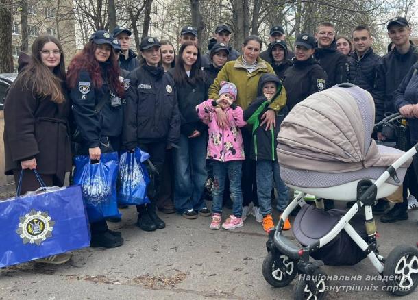 Курсанти НАВС долучилися до підтримки родини захисника в межах проєкту «Дружня підтримка» Курсанти НАВС долучилися до підтримки родини захисника в межах проєкту «Дружня підтримка»