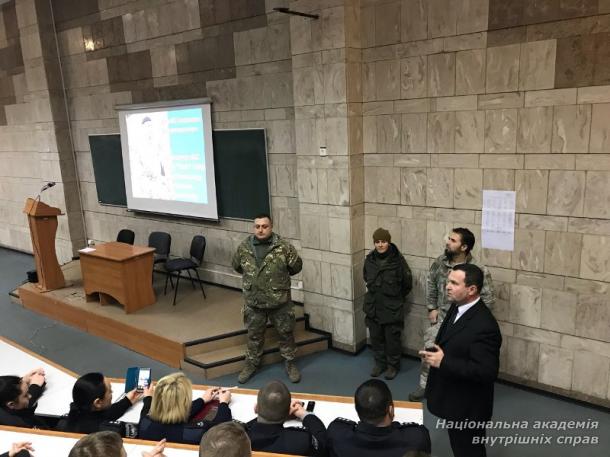Герої-добровольці в гостях у особового складу ННІ №3
