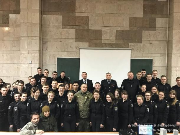 Герої-добровольці в гостях у особового складу ННІ №3
