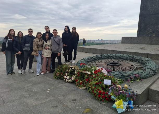 Європейські цінності та національна пам’ять: студенти НАВС відзначили День Європи та вшанували героїв Другої світової війни