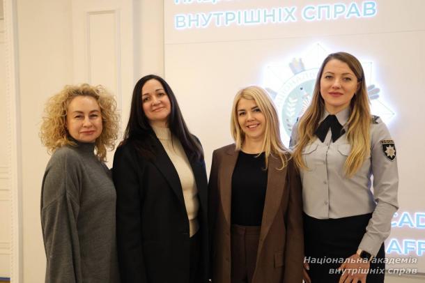 Наука, натхнення та жіночність: у НАВС відбувся фотофлешмоб «В об’єктиві науковиця»