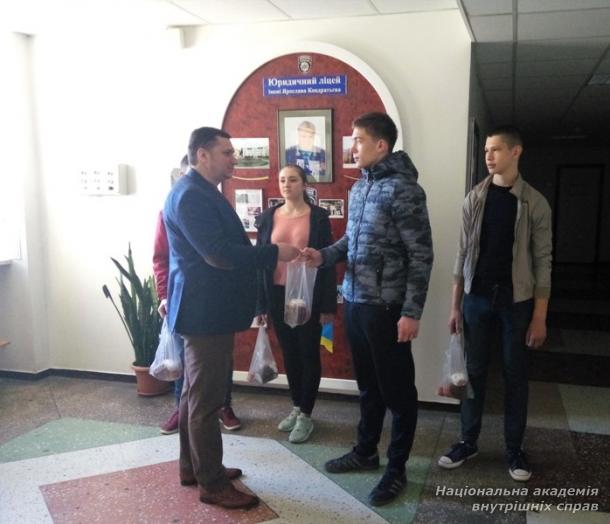 Великдень – свято родинне, а наша родина – вся Україна