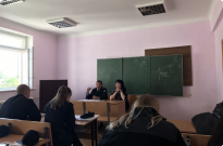Теорія та практика поруч Фото