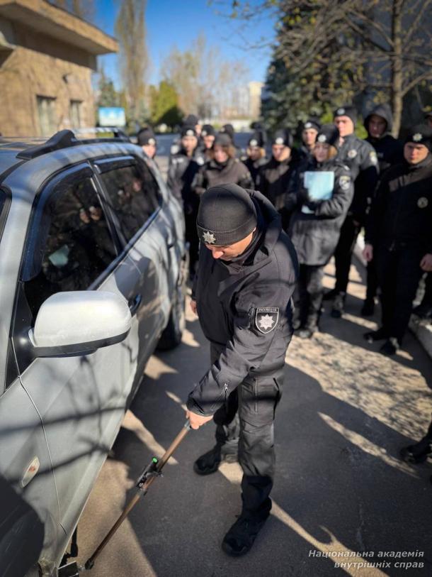 Навички, що рятують життя: в Академії МВС провели тренування з виявлення вибухівки
