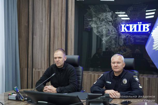 У НАВС відбувся перший випуск слухачів курсів підвищення кваліфікації операторів Служби 112