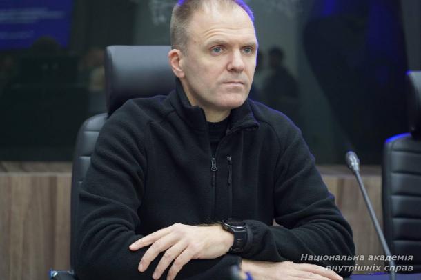 У НАВС відбувся перший випуск слухачів курсів підвищення кваліфікації операторів Служби 112