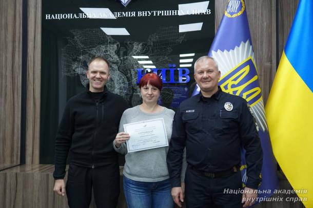 У НАВС відбувся перший випуск слухачів курсів підвищення кваліфікації операторів Служби 112