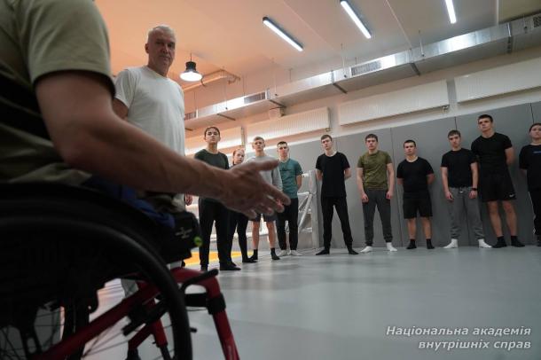 У Національній академії внутрішніх справ відбулася мотиваційна зустріч курсантів ННІПД з ветераном російсько-української війни Артемом Дудченком