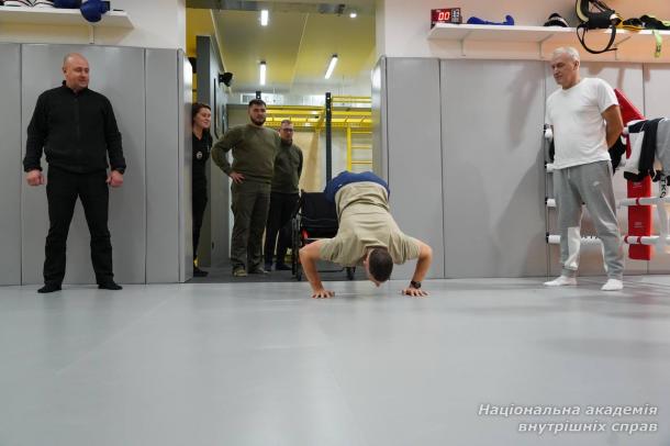 У Національній академії внутрішніх справ відбулася мотиваційна зустріч курсантів ННІПД з ветераном російсько-української війни Артемом Дудченком