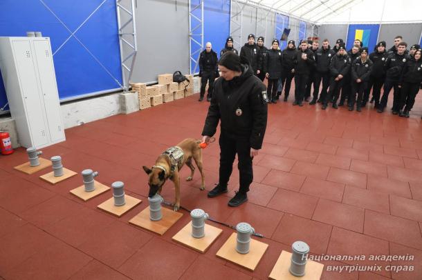 Вивчення криміналістики курсантами НАВС на базі Кінологічного центру ГУНП в Київській області