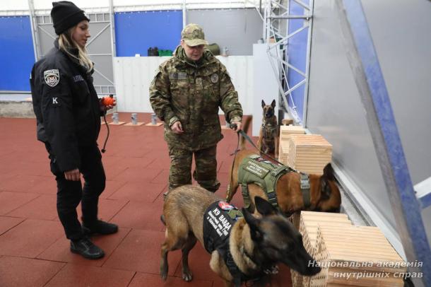 Вивчення криміналістики курсантами НАВС на базі Кінологічного центру ГУНП в Київській області
