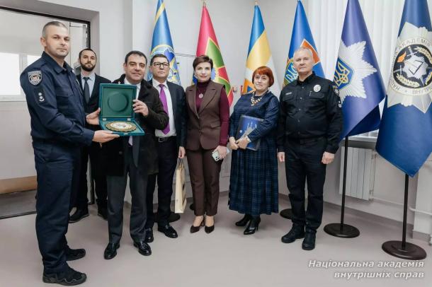 У Київський ліцей імені Ярослава Кондратьєва МВС завітали почесні гості з Азербайджану У Київський ліцей імені Ярослава Кондратьєва МВС завітали почесні гості з Азербайджану