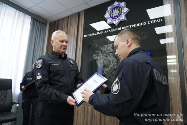 На ректораті відзначили подяками слухачів КЦППП «Академія поліції»