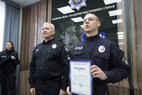 На ректораті відзначили подяками слухачів КЦППП «Академія поліції»