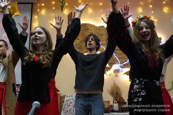 Андріївські вечорниці в Київському ліцеї імені Ярослава Кондатьєва за участю Володимира Дантеса Андріївські вечорниці в Київському ліцеї імені Ярослава Кондатьєва за участю Володимира Дантеса