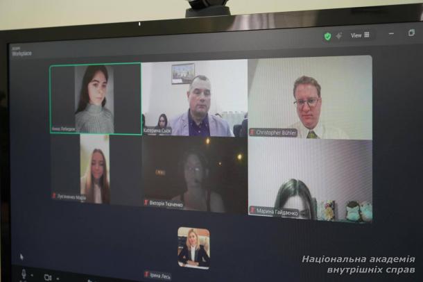 Науково-практичний круглий стіл до Міжнародного дня прав людини «Права людини та верховенство права: сучасні тенденції і виклики» Науково-практичний круглий стіл до Міжнародного дня прав людини «Права людини та верховенство права: сучасні тенденції і виклики»