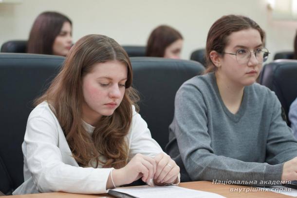 Науково-практичний круглий стіл до Міжнародного дня прав людини «Права людини та верховенство права: сучасні тенденції і виклики» Науково-практичний круглий стіл до Міжнародного дня прав людини «Права людини та верховенство права: сучасні тенденції і виклики»