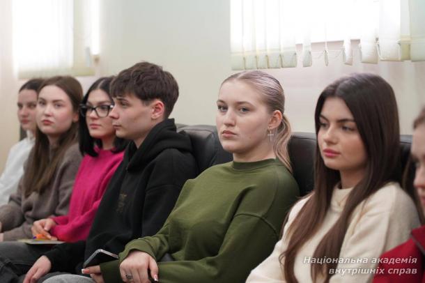 Науково-практичний круглий стіл до Міжнародного дня прав людини «Права людини та верховенство права: сучасні тенденції і виклики» Науково-практичний круглий стіл до Міжнародного дня прав людини «Права людини та верховенство права: сучасні тенденції і виклики»