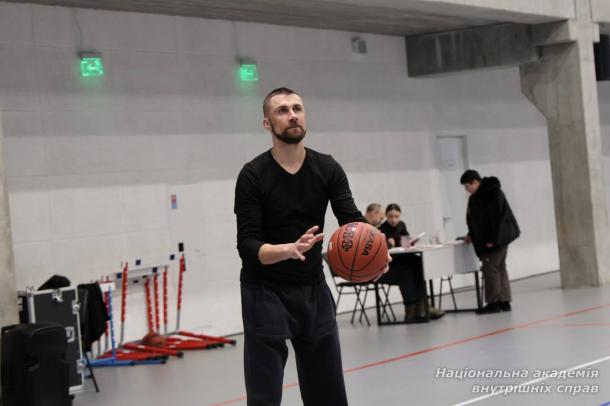 НАВС зміцнює традиції: зустріч курсантів із ветеранами реабілітаційного центру 