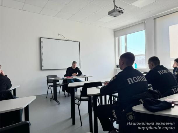 Курсанти ННІПД поспілкувалися з практиком підрозділу боротьби з наркозлочинністю