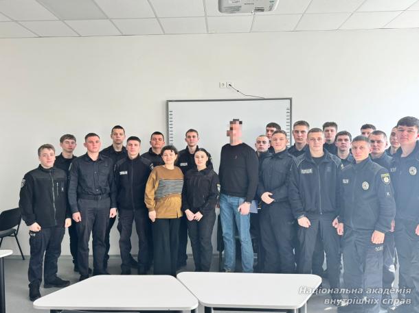 Курсанти ННІПД поспілкувалися з практиком підрозділу боротьби з наркозлочинністю