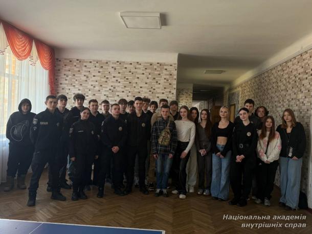 Курсанти-криміналісти НАВС провели профорієнтаційну зустріч зі школярами столиці