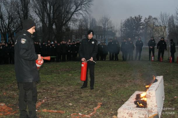 З курсантами ННІ № 3 НАВС проведено практичні заняття   з протипожежної безпеки