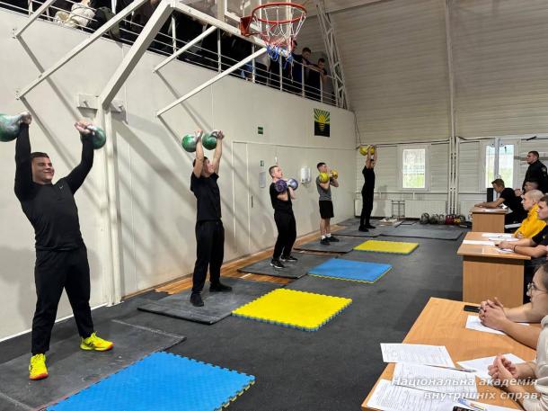 Сила, єдність і дух змагання: у НАВС відбулися змагання з гирьового спорту серед першокурсників