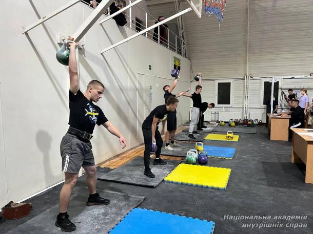 Сила, єдність і дух змагання: у НАВС відбулися змагання з гирьового спорту серед першокурсників
