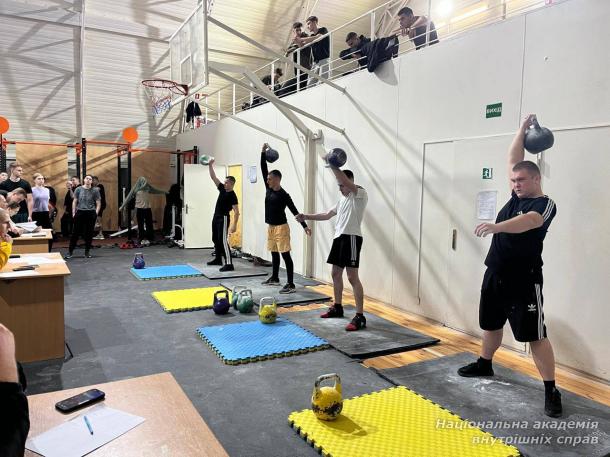 Сила, єдність і дух змагання: у НАВС відбулися змагання з гирьового спорту серед першокурсників