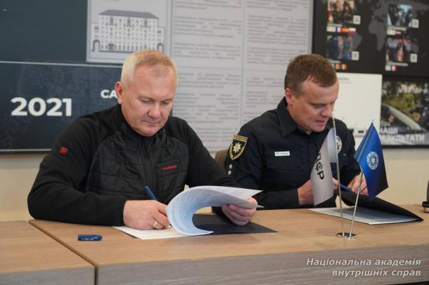 НАВС і Департамент стратегічних розслідувань Національної поліції України підписали Меморандум про співпрацю