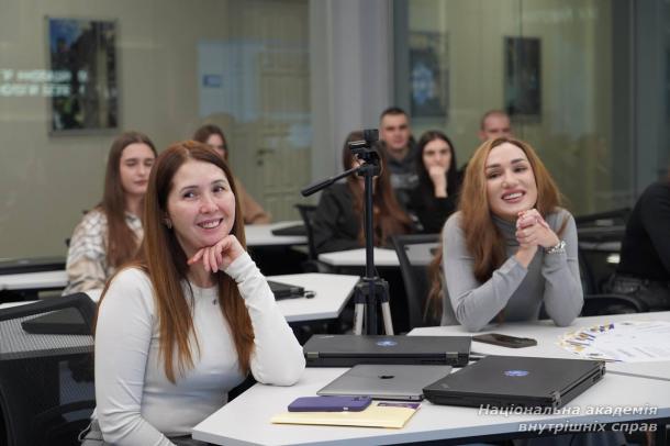 У межах Хабу молодих вчених відбувся інтерактивний науковий квіз «Хто хоче стати мільйонером?» У межах Хабу молодих вчених відбувся інтерактивний науковий квіз «Хто хоче стати мільйонером?»