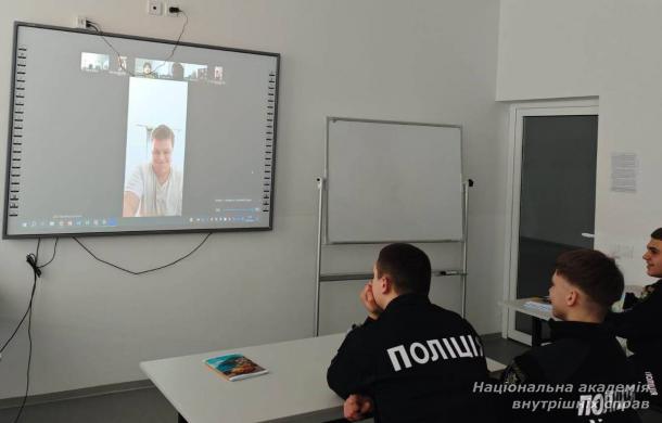 Цифрова обізнаність як складова професійної підготовки: у НАВС провели тематичну зустріч Цифрова обізнаність як складова професійної підготовки: у НАВС провели тематичну зустріч