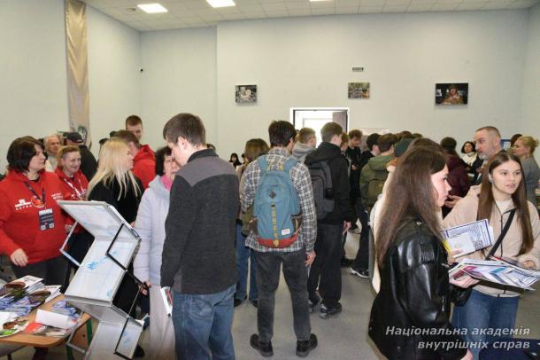 Представники НАВС долучилися до Ярмарку освітніх можливостей для ветеранів та їх родин