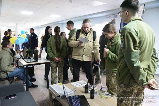 Представники НАВС долучилися до Ярмарку освітніх можливостей для ветеранів та їх родин