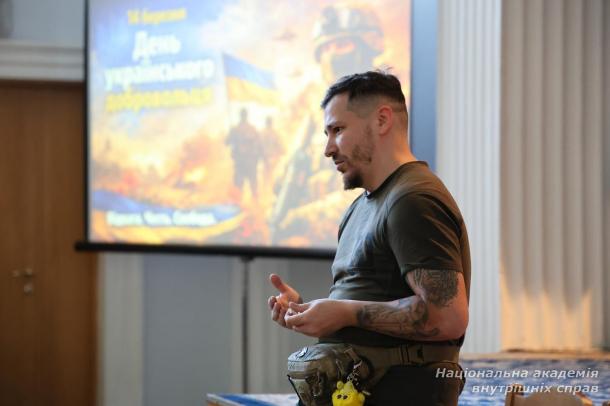 До Дня українського добровольця відбулася зустріч молоді з ветераном