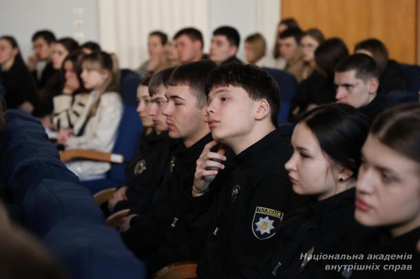 До Дня українського добровольця відбулася зустріч молоді з ветераном