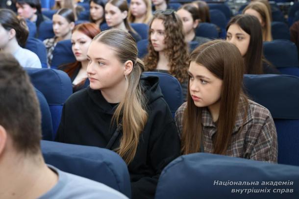 До Дня українського добровольця відбулася зустріч молоді з ветераном