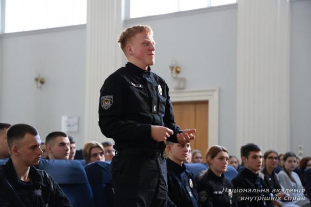 До Дня українського добровольця відбулася зустріч молоді з ветераном