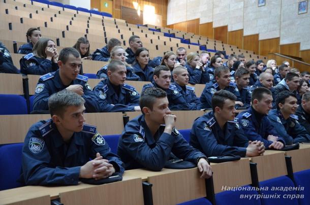 «Важлива не кількість знань, а якість їх. Можна знати дуже багато, не знаючи найпотрібнішого»
