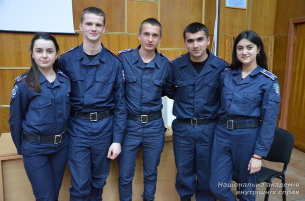 «Важлива не кількість знань, а якість їх. Можна знати дуже багато, не знаючи найпотрібнішого»
