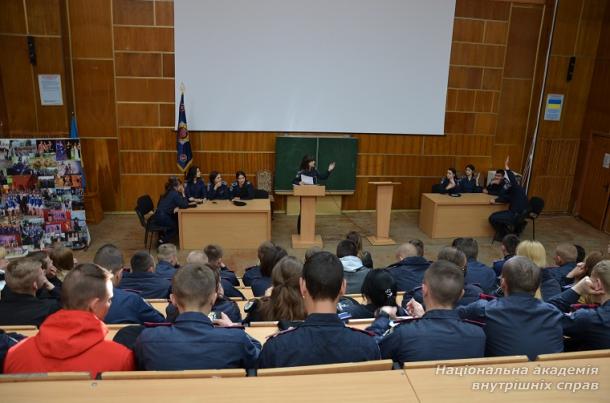 «Важлива не кількість знань, а якість їх. Можна знати дуже багато, не знаючи найпотрібнішого»