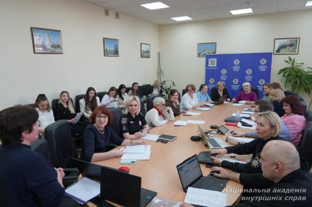 Круглий стіл у НАВС: вплив війни на психіку крізь призму вікової психології