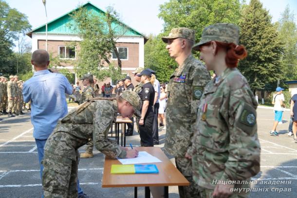 Випускники військової кафедри НАВС присягнули на вірність українському народові (фото, відео)
